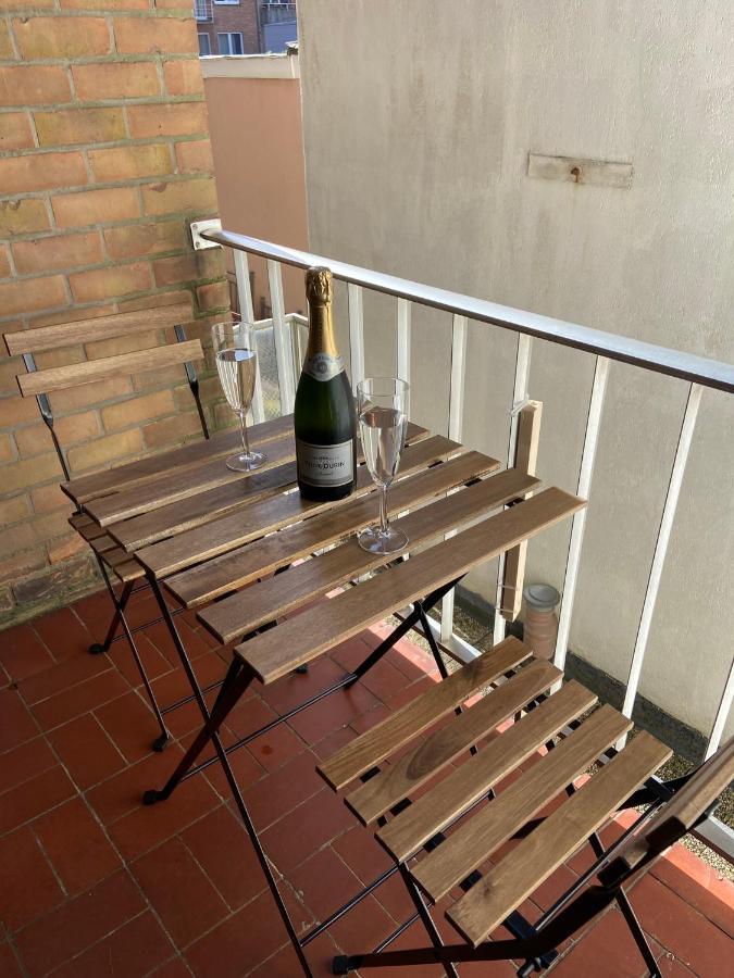 Weloveoostende - Newly Renovated Large Apartment 150M From The Beach - Including Bed Sheets And Final Clea-Ning Exterior foto